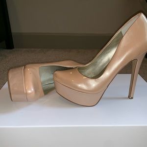 Jessica Simpson Paten-leather Platform!